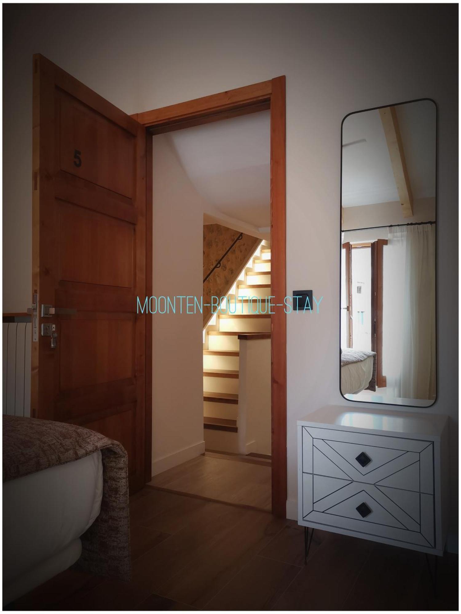 Moonten Boutique Stay Сольєр Екстер'єр фото